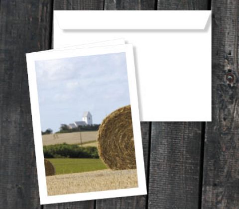 Engbjerg Kirke i høstlandskabet