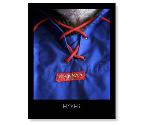 Fisker i den klassiske arbejdsbusseronne med snørelukning