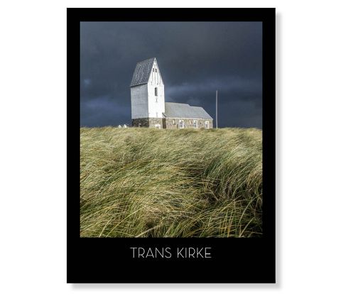 Trans Kirke mod mørk uvejrshimmel