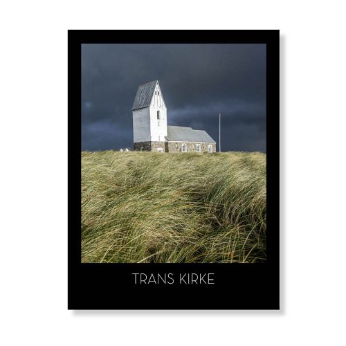 Trans Kirke mod mørk uvejrshimmel